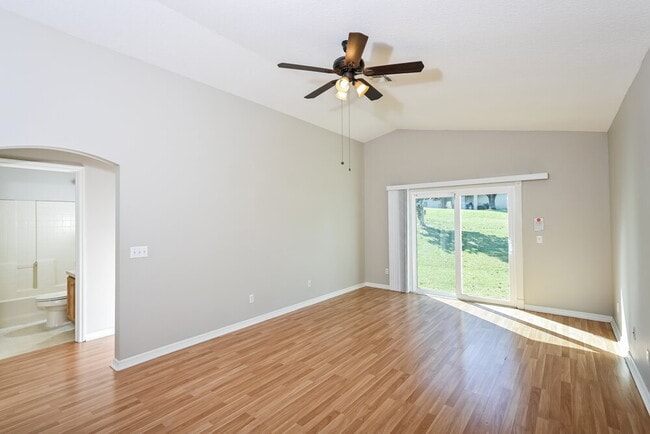 Building Photo - 1323 Hillview Dr
