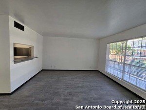 Foto del edificio - 8401 N New Braunfels Ave