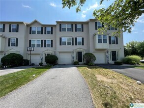 Building Photo - 1058 Sparrow Way