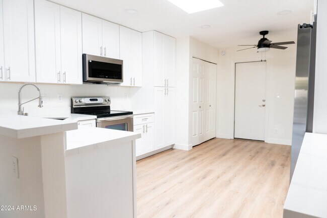 Foto del edificio - 6617 N 78th Pl