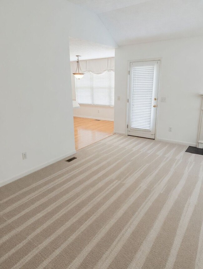 Foto del edificio - Spacious and beautiful Hendersonville home