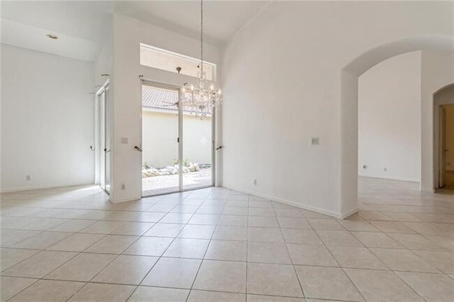 Building Photo - 5851 NW 119th Dr