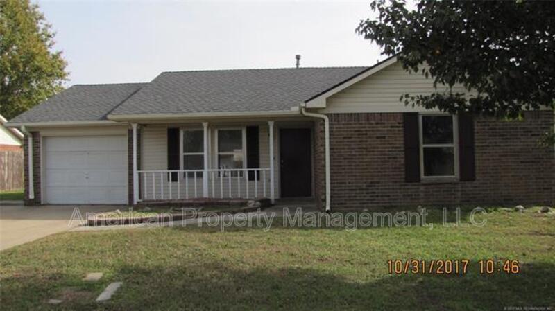 Primary Photo - 305 N Bighorse St
