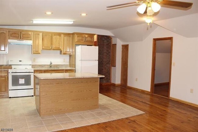 Building Photo - 9 Orchard St