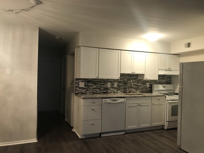 Building Photo - 4614 Silverwood St