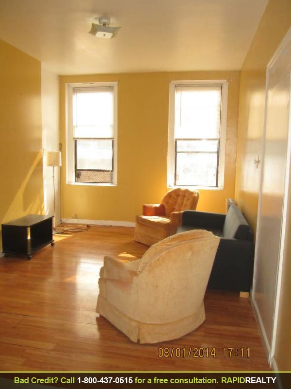 Primary Photo - 72 Manhattan Ave