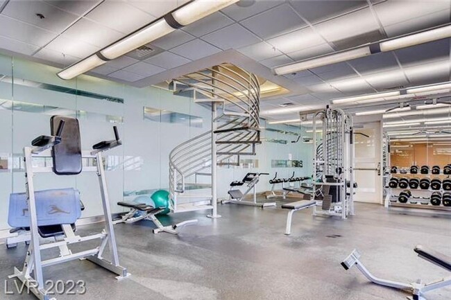 Building Photo - Park Avenue Penthouse 2-Bedroom w/Garage