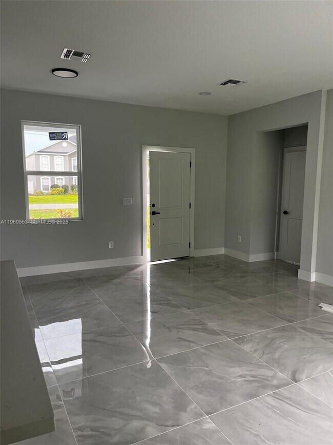 Foto del edificio - 5517 Ponce De Leon Blvd