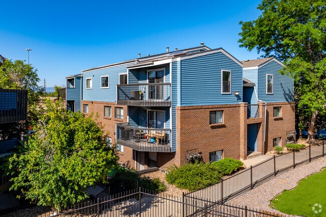 Building Photo - Parkside