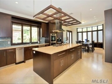 Foto del edificio - 196-45 McLaughlin Ave