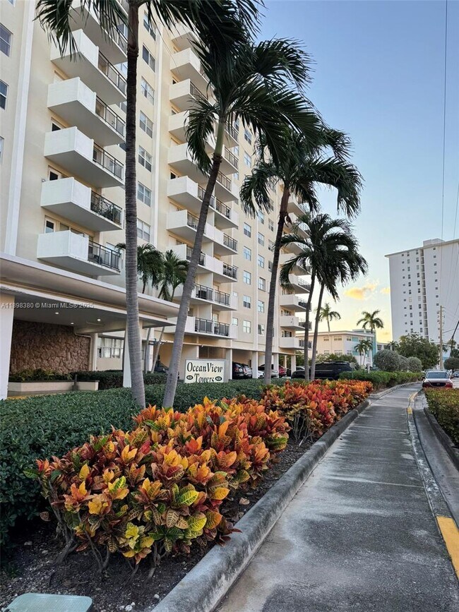 Foto del edificio - 401 Golden Isles Dr