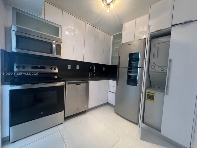 Foto del edificio - 3731 N Country Club Dr