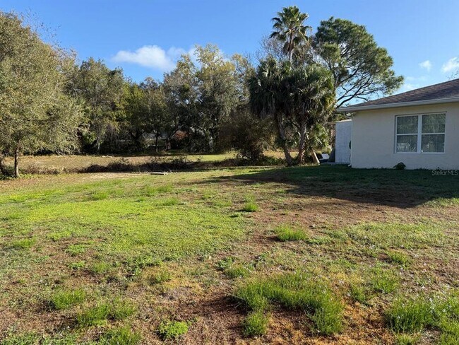 Building Photo - 2923 N Stewart St