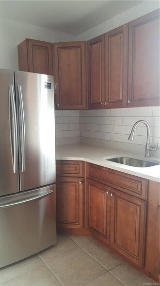 Foto del edificio - 14-16 Horton Avenue Unit 1st Floor