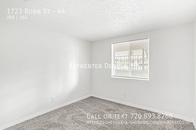 Building Photo - Charming Garden-Level Condo in Prime Location