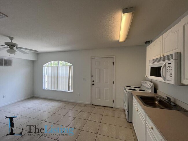 Building Photo - 327 Coconut Palm Way