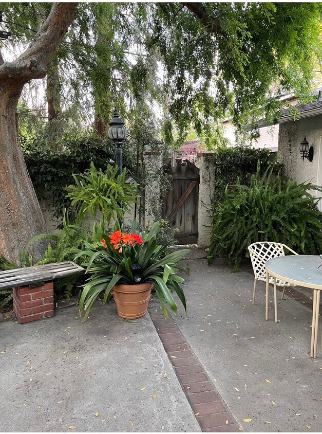 Patio trasero privado - 921 Oxford Ave
