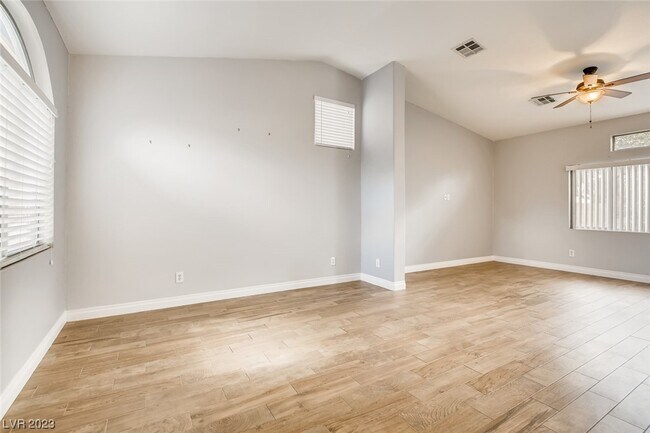 Building Photo - 14 Woodcarver St