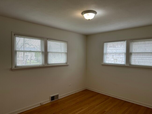 Building Photo - 651 Lincoln Ave