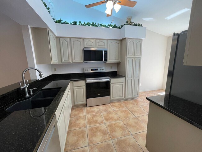 Building Photo - ANNUAL RENTAL - 2 BED / 2 BATH VILLA AT REGENT PARK