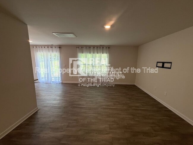 Building Photo - 407 Gulliver Ct