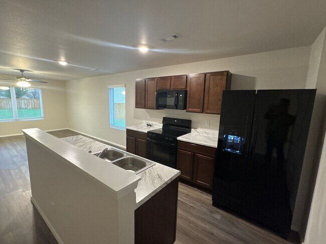 Foto del edificio - *Pre-leasing* NEWER Four Bedroom | Two Bath in Springdale!