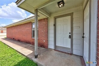 Building Photo - 3705 Littleleaf Dr