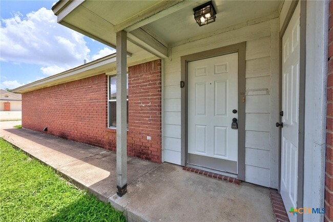 Building Photo - 3705 Littleleaf Dr
