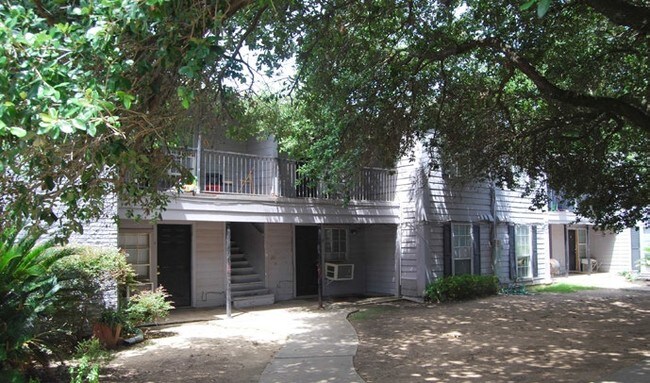 Building Photo - Calli Court Apartments