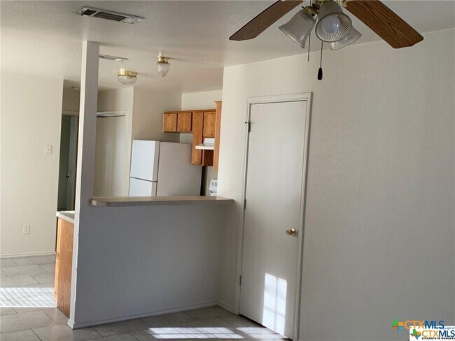 Foto del edificio - 2712 Vernice Loop