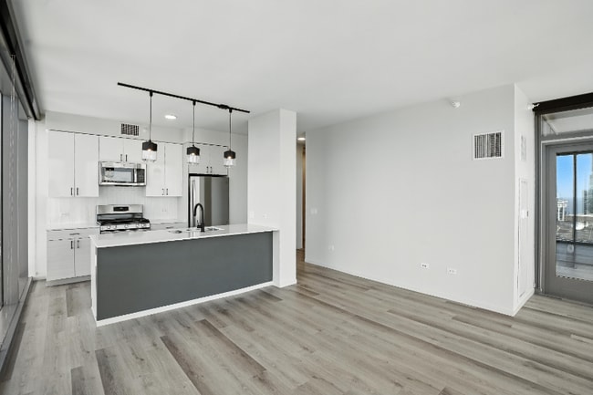 Building Photo - 83 E Wacker Pl