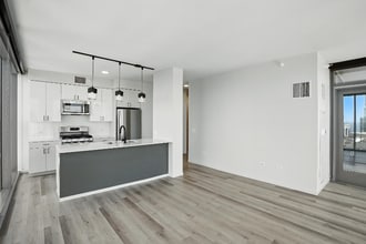 Building Photo - 83 E Wacker Pl