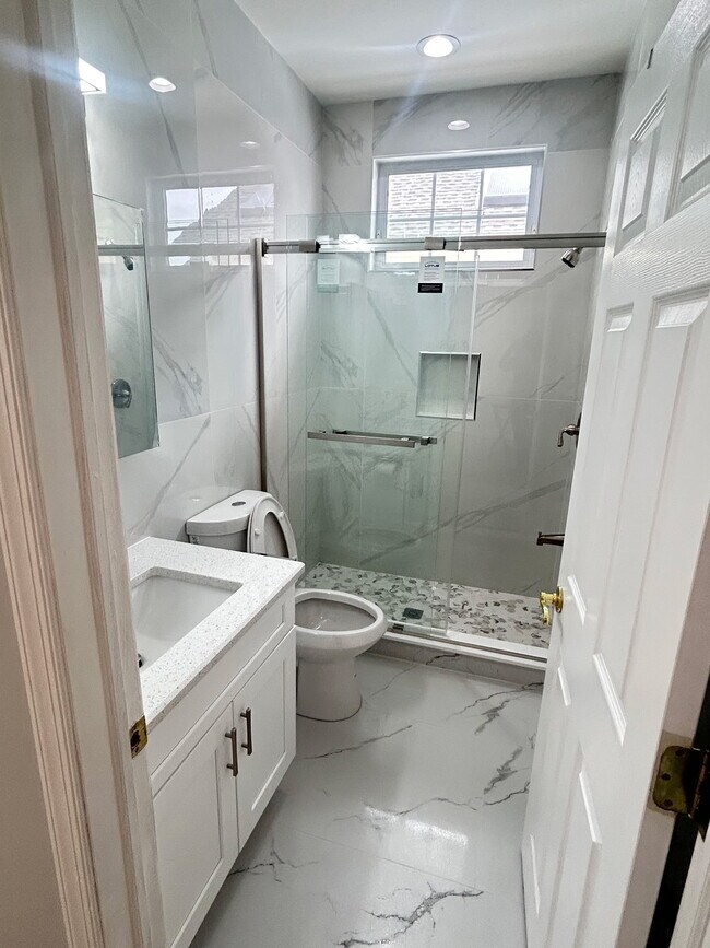 Foto del edificio - 14 Crystal Dr