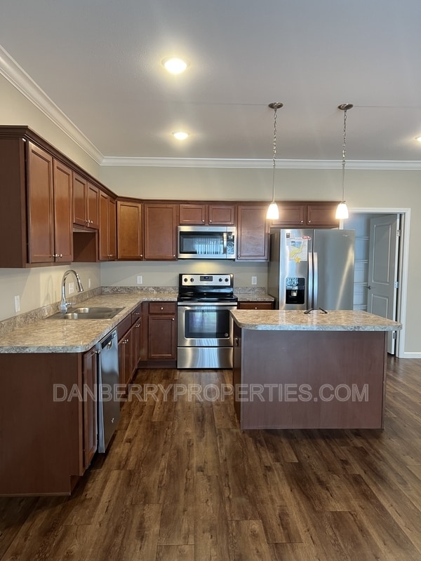 Building Photo - 1437 River Park Ln