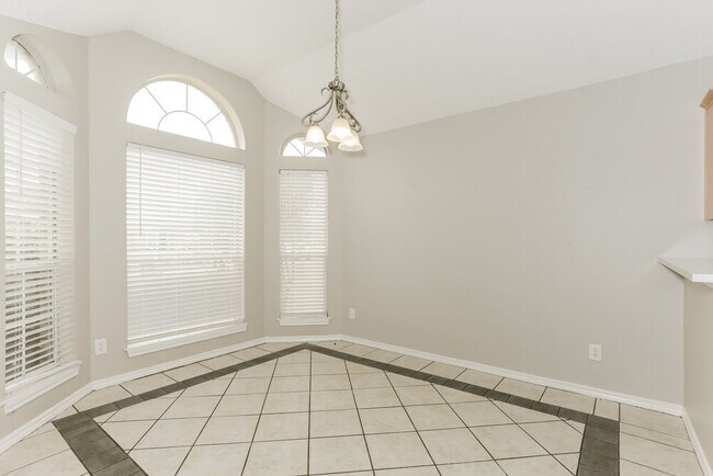 Foto del edificio - 1211 Old Knoll Dr