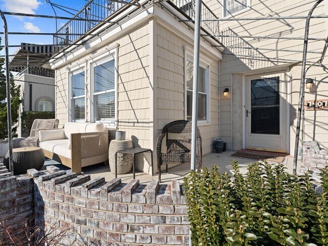 Foto del edificio - 7407 Ventnor Ave