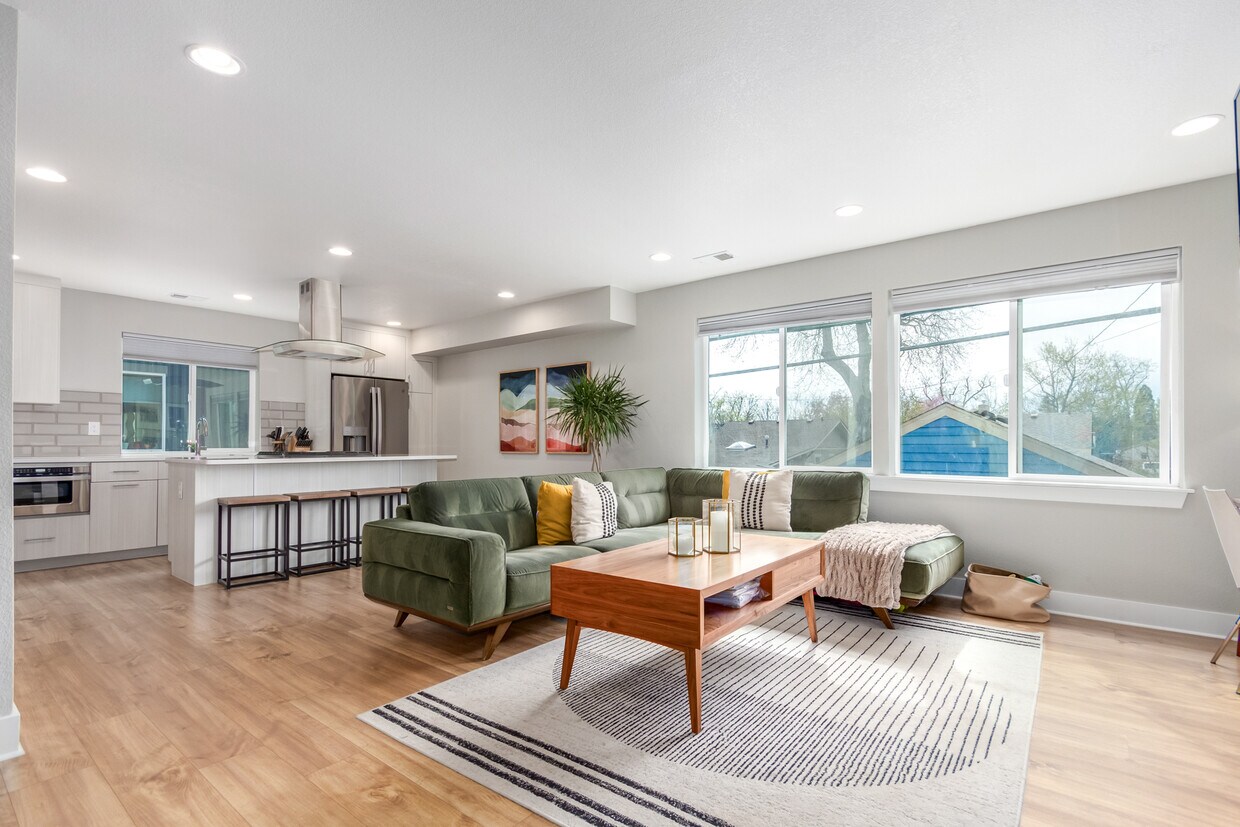 Foto principal - 4925 Lowell Blvd