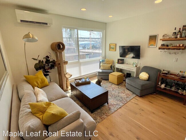 Foto del edificio - 2 br, 2 bath House - 3939 2nd Ave NE