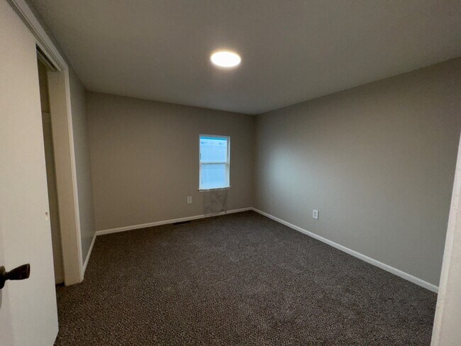 Foto del edificio - 1003 E 83rd Terrace