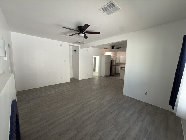 Foto del edificio - 2321 E 6th St