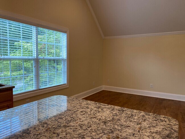 Foto del edificio - Comin Soon! Huge Deck! Updated dated 2 Bedroom apartment Close to UNCW, Wrightsville Beach.