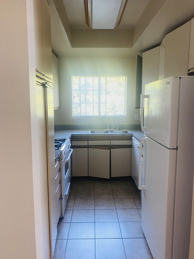 Building Photo - 1440 Rexford Dr