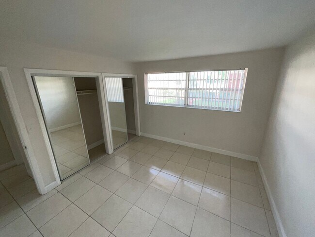 Foto del edificio - 2b1b Apartment -Now Available- Located in San Souci/ North Miami *Great Location*