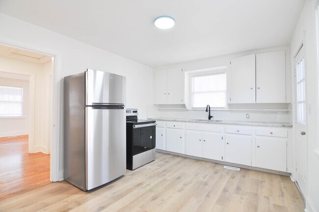 Foto del edificio - 411 Pineneedle Rd