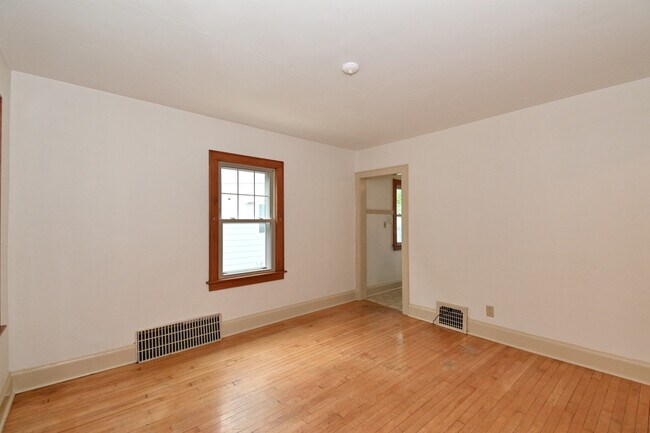 Building Photo - 1727 E Morgan Ave
