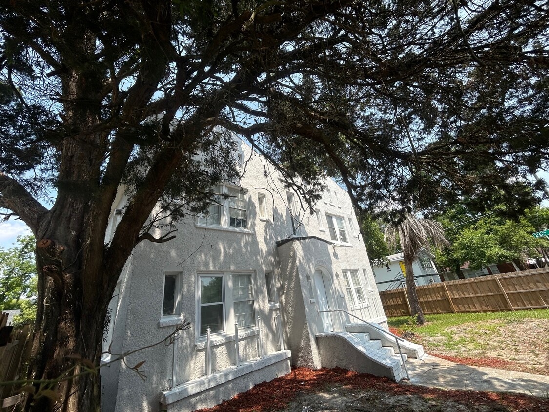 Primary Photo - 3524 Boulevard St