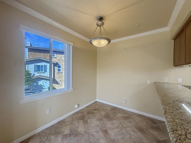 Foto del edificio - Great 3B/2.5BA Townhome in Sabre Springs!