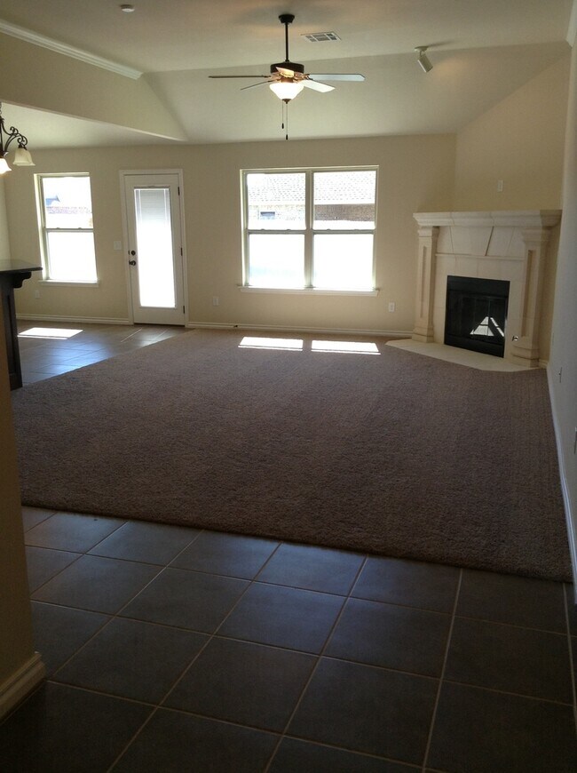Building Photo - REDUCED RENT & NEWLY PAINTED: Great 3-Bed,...