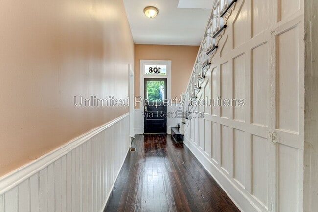 Foto del edificio - 108 N 8th St
