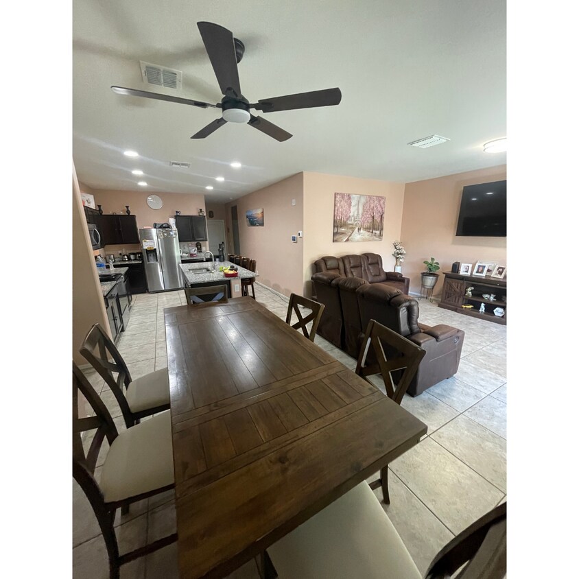 Foto principal - 1617 N Westfall Trl